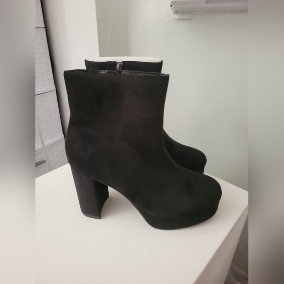 New Torrid suede black platform booties 9w 9 wide Boot - Picture 1 of 6